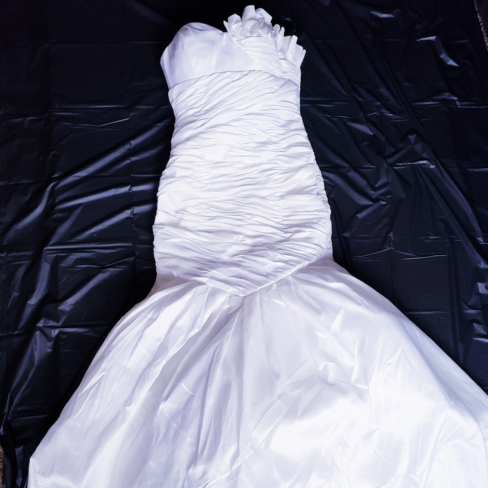 Wow what a beautiful dress sz 6
